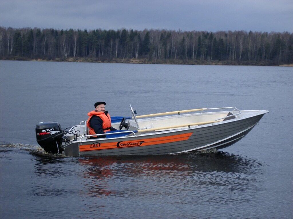 Алюминиевая лодка Wellboat-42 NexT консоль 25 Алюминиевая лодка Вельбот 42 нэкст Wellboat-42 NexT консоль
