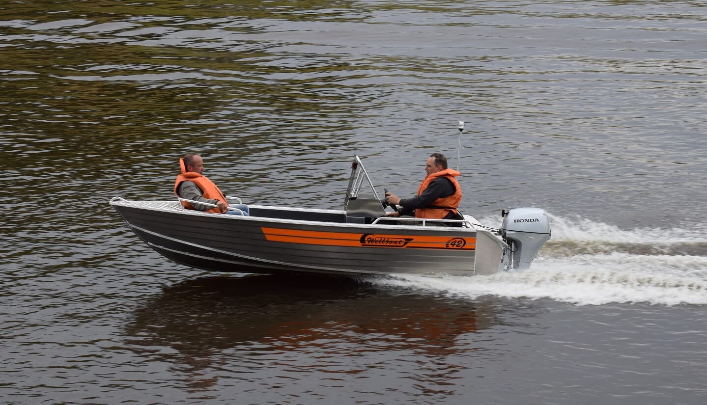 Алюминиевая лодка Wellboat-42 NexT консоль 4 Алюминиевая лодка Вельбот 42 нэкст Wellboat-42 NexT консоль