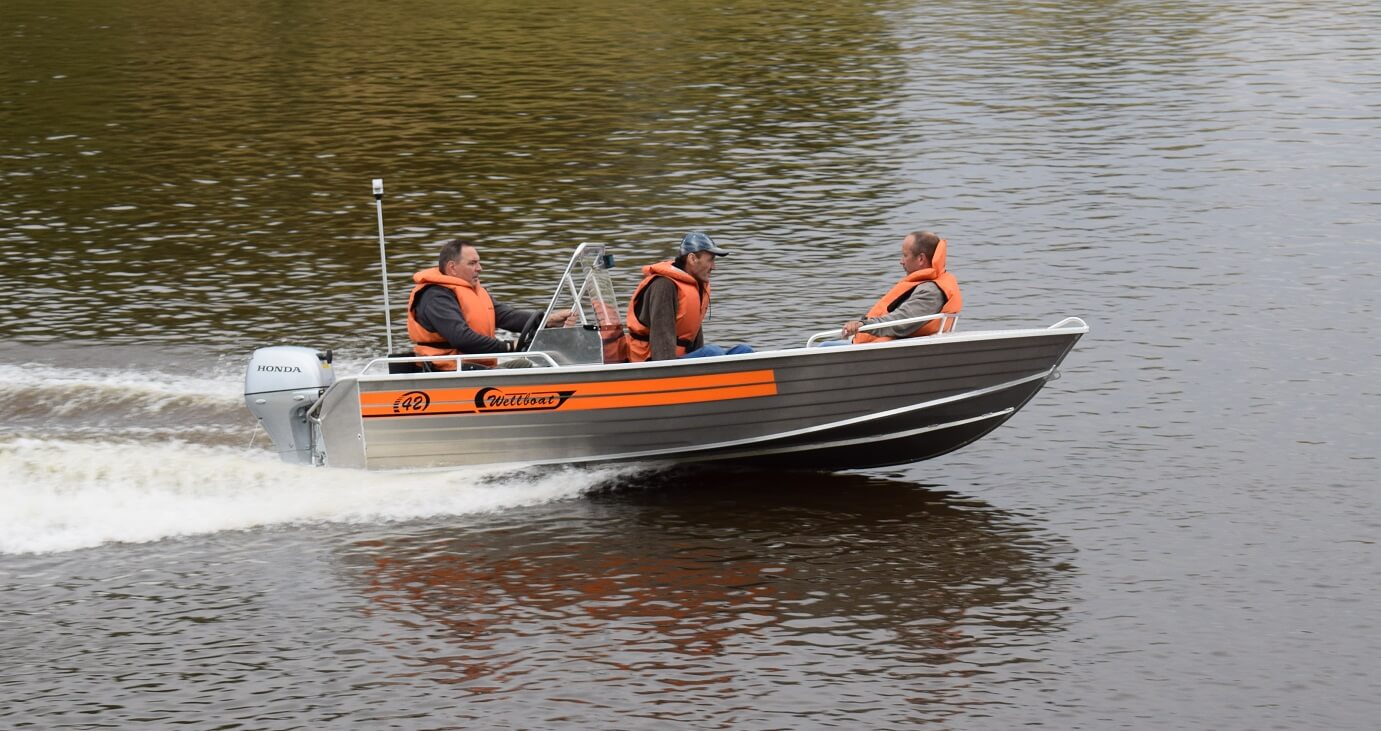 Алюминиевая лодка Wellboat-42 NexT консоль Алюминиевая лодка Вельбот 42 нэкст Wellboat-42 NexT консоль